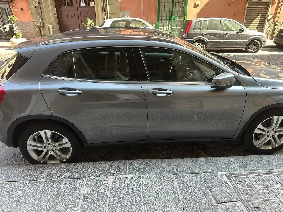 Usata Mercedes GLA200 136 CV (100 kW) 2014 Grigio SUV