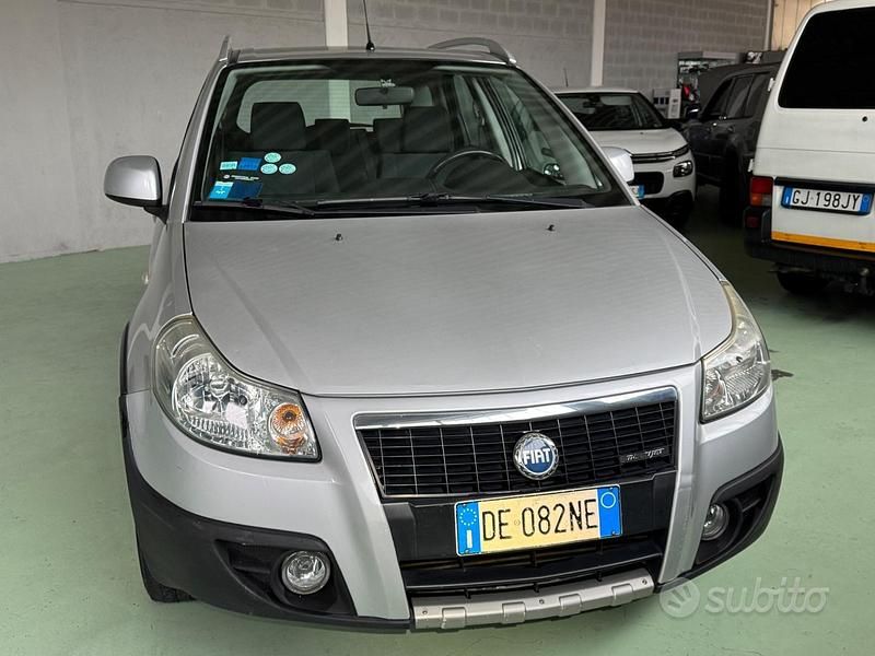 Grigio Usata 2006 Fiat Sedici Dynamic SUV | 3650 € (Buon prezzo) - Immagine 1/4