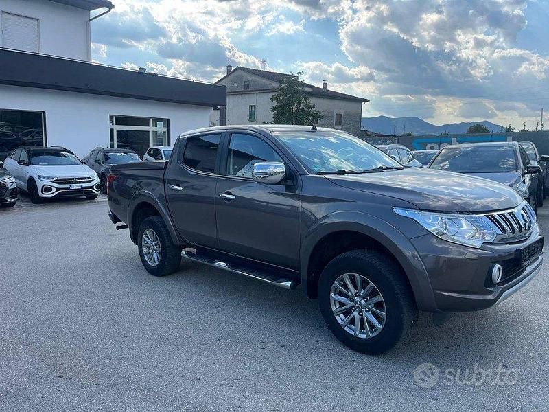 Usata Mitsubishi L200 Intense 181 CV (133 kW) 2016 Grigio Pick-up