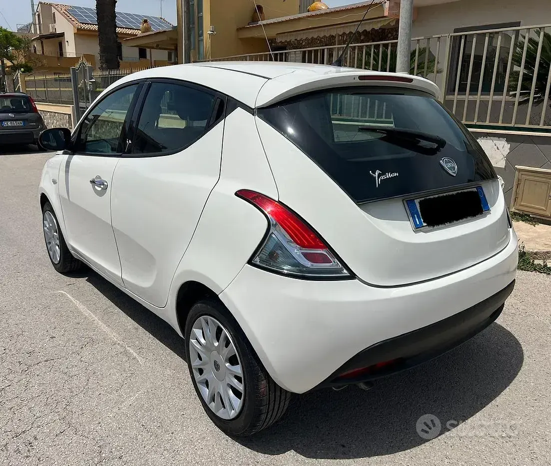 Usata Lancia Ypsilon 95 CV (69 kW) 2013 Bianco Utilitaria