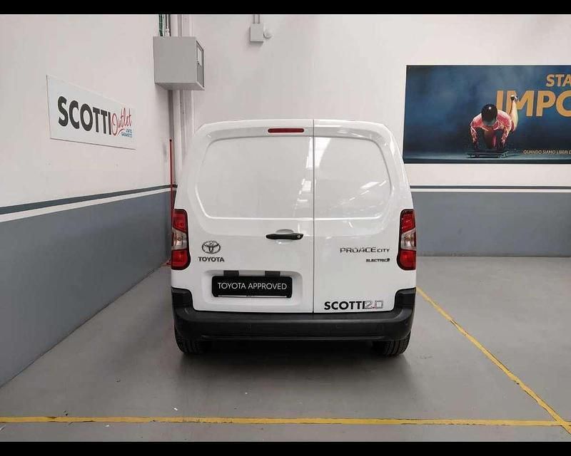 Usata Toyota Proace City City 136 CV (100 kW) 2022 Bianco Monovolume