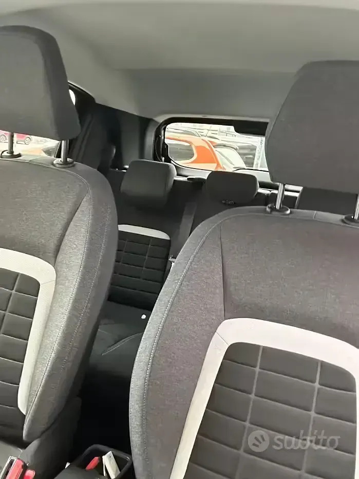 Begagnad Citroën C3 101 HK (74 kW) 2025 Svart SUV