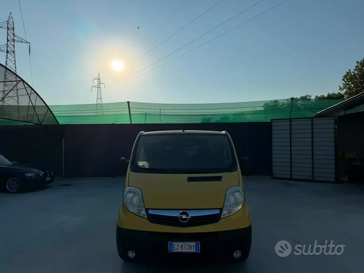 Usata Opel Vivaro 116 CV (85 kW) 2015 Giallo Monovolume