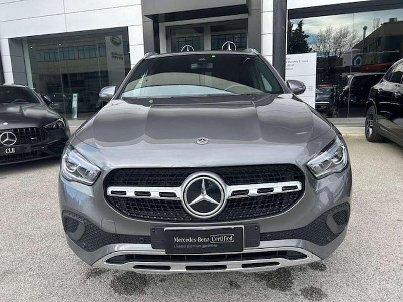 Usata Mercedes GLA200 150 CV (110 kW) 2022 Grigio montagna SUV