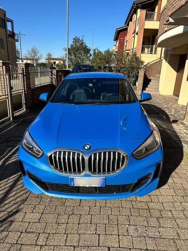 Blu/azzurro Usata 2021 BMW 118 M Sport Due volumi | 29.800 € (Molto cara) - Immagine 1/4