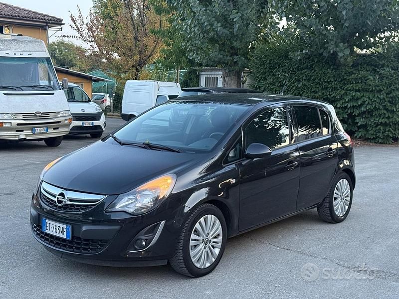 Usata Opel Corsa Edition 85 CV (62 kW) 2014 Nero Berlina