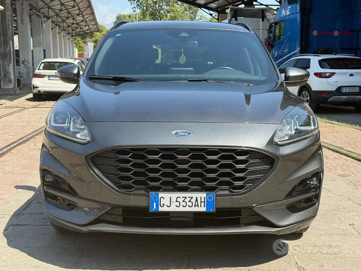 Usata Ford Kuga ST-Line 152 CV (111 kW) 2022 Grigio SUV
