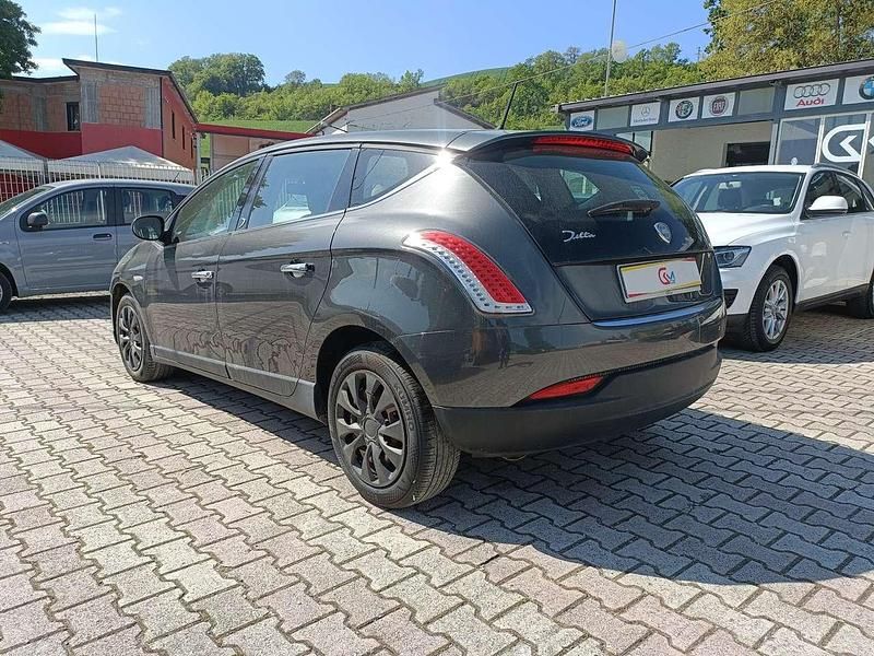 Usata Lancia Delta Silver 120 CV (88 kW) 2012 Grigio Utilitaria