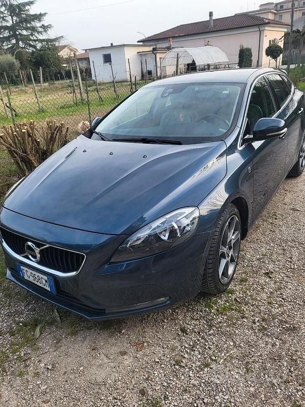 Usata Volvo V40 Ocean Race 150 CV (110 kW) 2016 Blu Berlina