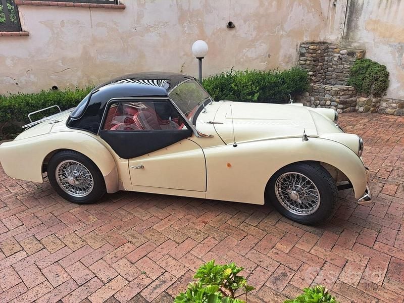 Bianco Usata 1950 Triumph TR3 Cabrio | 50.000 € - Immagine 1/4