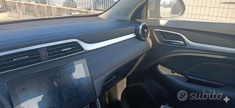 Usado MG ZS Comfort 106 CV (77 kW) 2023 Gris SUV