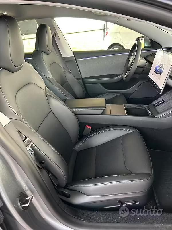 Usata Tesla Model 3 RWD 208 kW (283 CV) 2025 Grigio Berlina