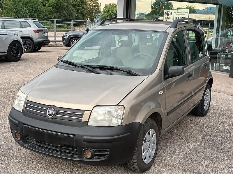 Grigio Usata 2009 Fiat Panda Tre volumi | 3800 € (Buon prezzo) - Immagine 1/4