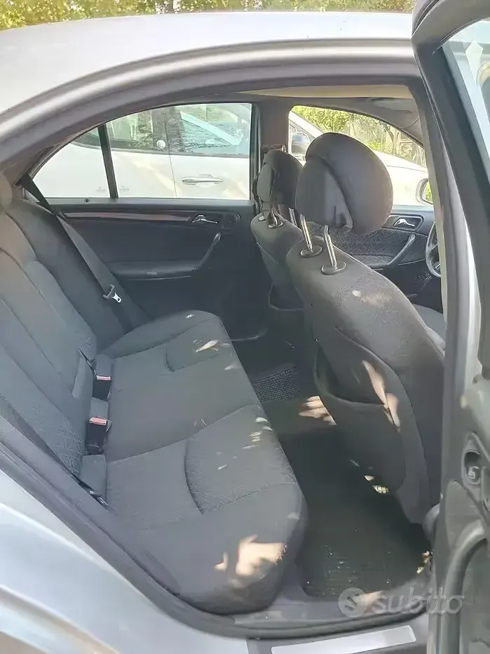Usata Mercedes C220 143 CV (105 kW) 2001 Grigio Berlina