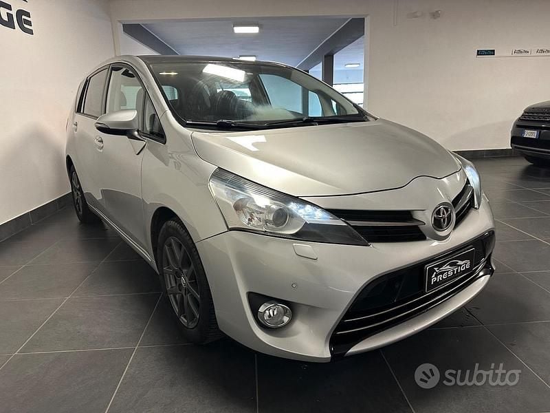 Usata Toyota Verso 111 CV (81 kW) 2015 Grigio Monovolume