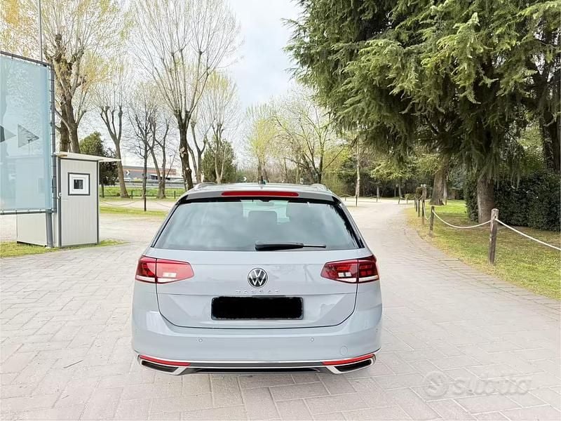 Usata VW Passat Executive 200 CV (147 kW) 2022 Grigio Station wagon