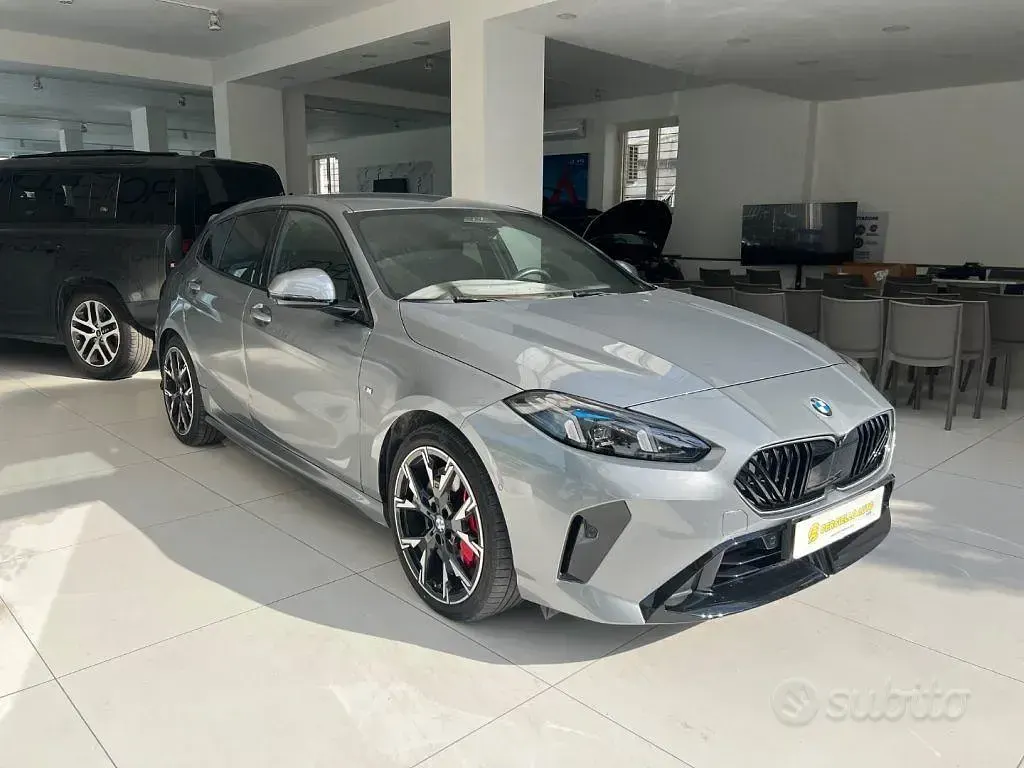 Usata BMW 118 M Sport 150 CV (110 kW) 2025 Grigio metallizzato Utilitaria