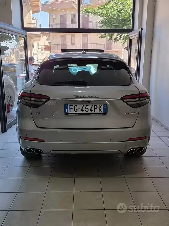 Usata Maserati Levante 275 CV (202 kW) 2017 Grigio SUV