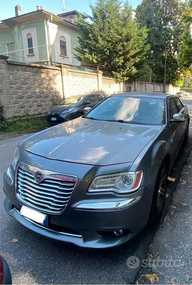 Usata Lancia Thema 239 CV (175 kW) 2014 Grigio Berlina