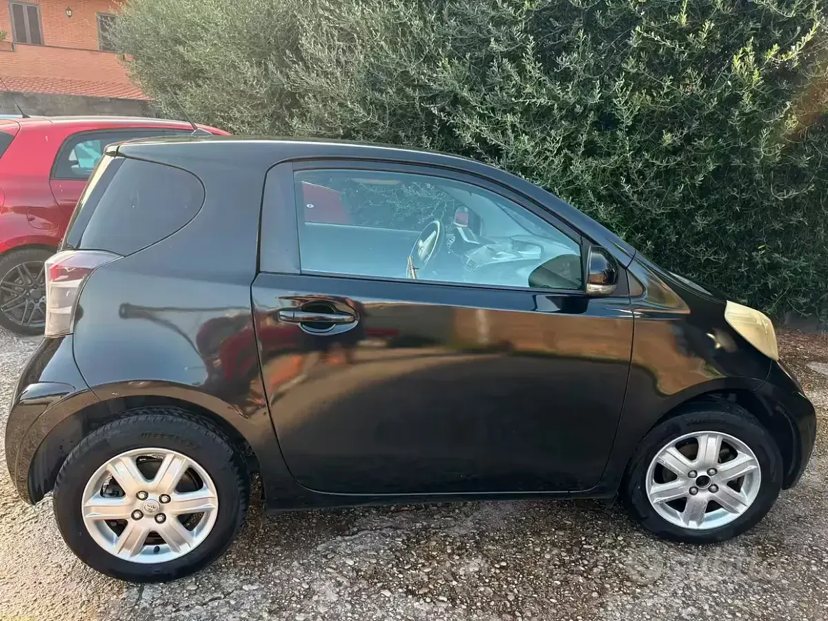Usata Toyota iQ 68 CV (50 kW) 2010 Nero Utilitaria