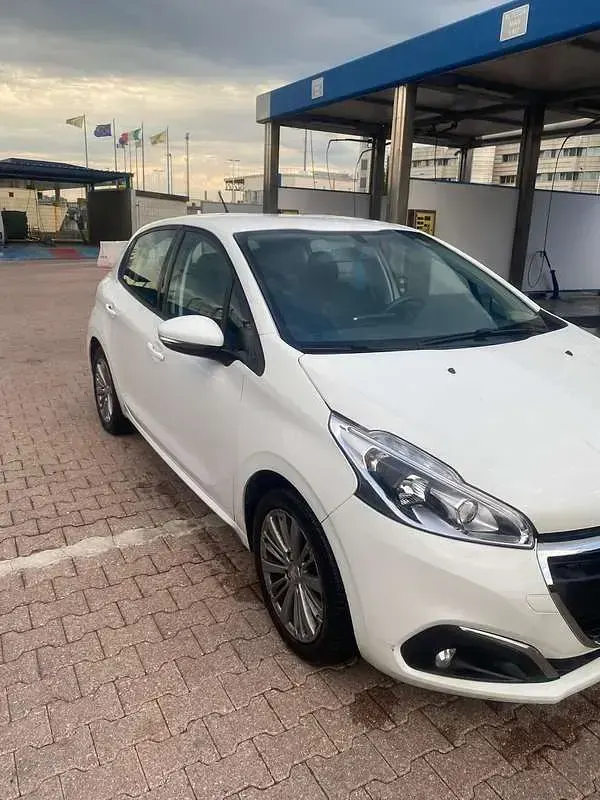 Usata Peugeot 208 Active 82 CV (60 kW) 2016 Bianco Utilitaria