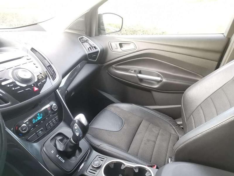 Usata Ford Kuga 140 CV (102 kW) 2014 Nero SUV