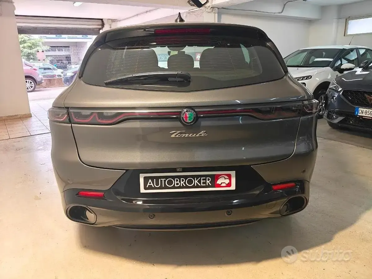 Occasion Alfa Romeo Tonale Sprint 131 ch (96 kW) 2024 Gris SUV