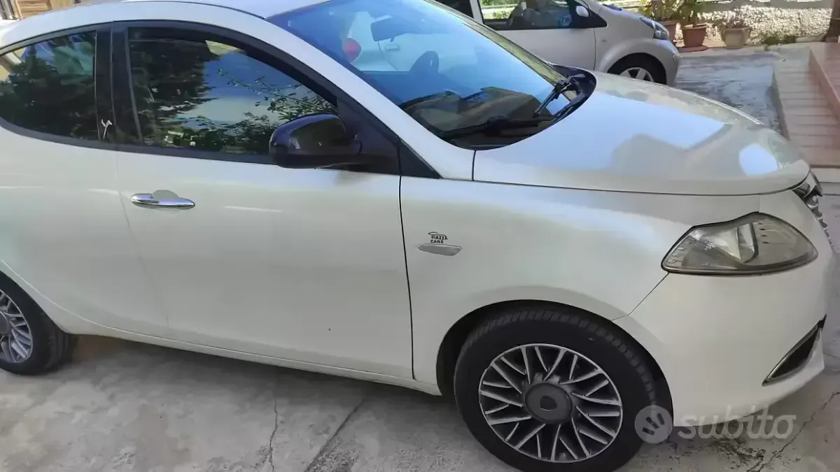 Usata Lancia Ypsilon Gold 85 CV (62 kW) 2011 Bianco Utilitaria