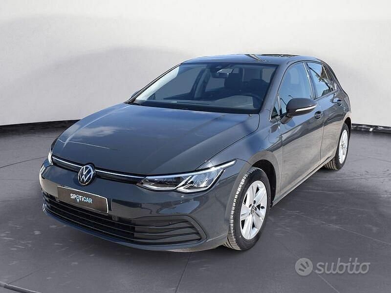 Grigio Usata 2022 VW Golf VIII Life Tre volumi | 20.500 € (Buon prezzo) - Immagine 1/4