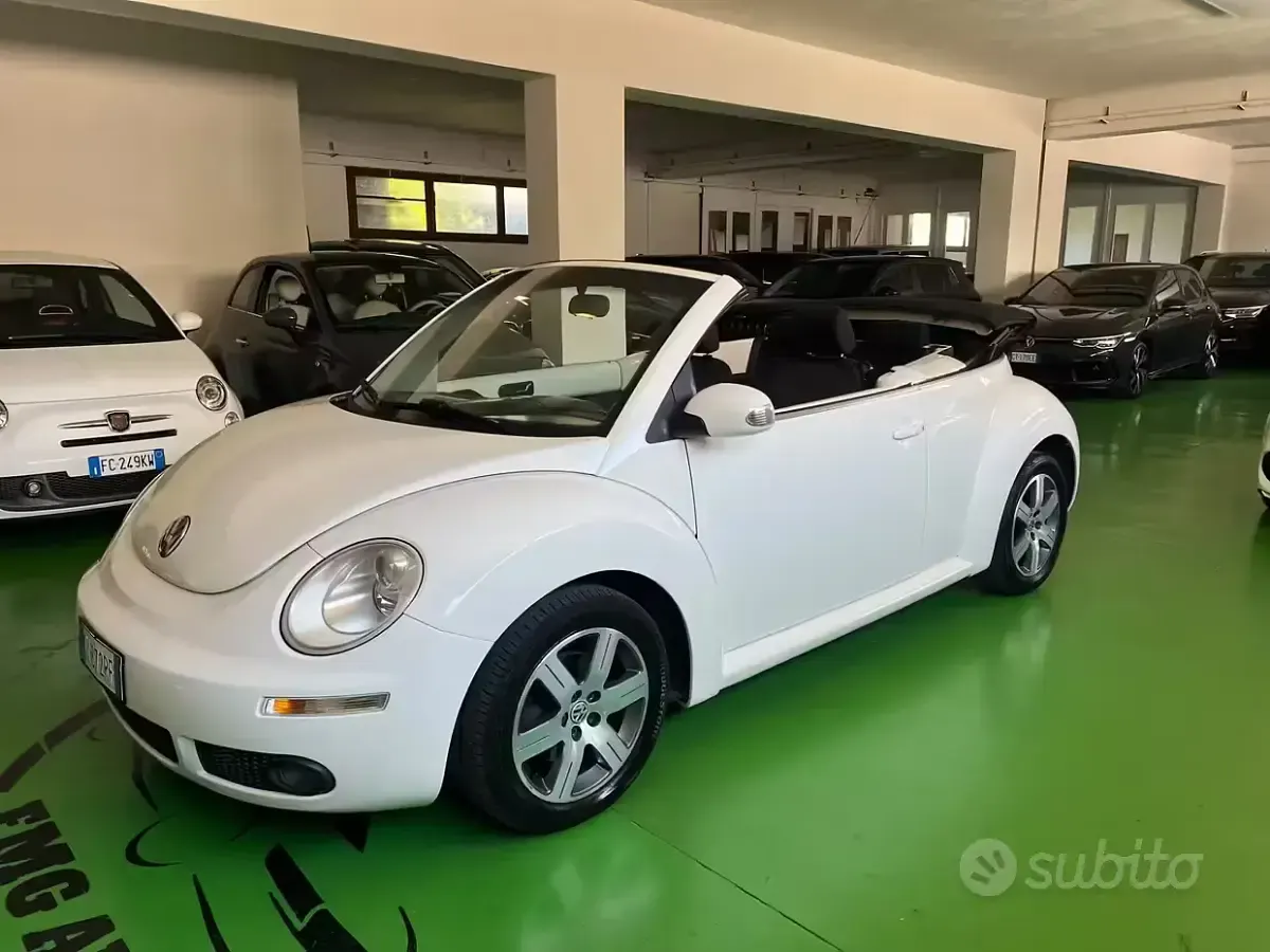 Usata VW New Beetle 105 CV (77 kW) 2006 Bianco Utilitaria