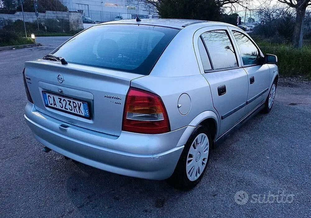 Usata Opel Astra Club 75 CV (55 kW) 2002 Grigio Berlina