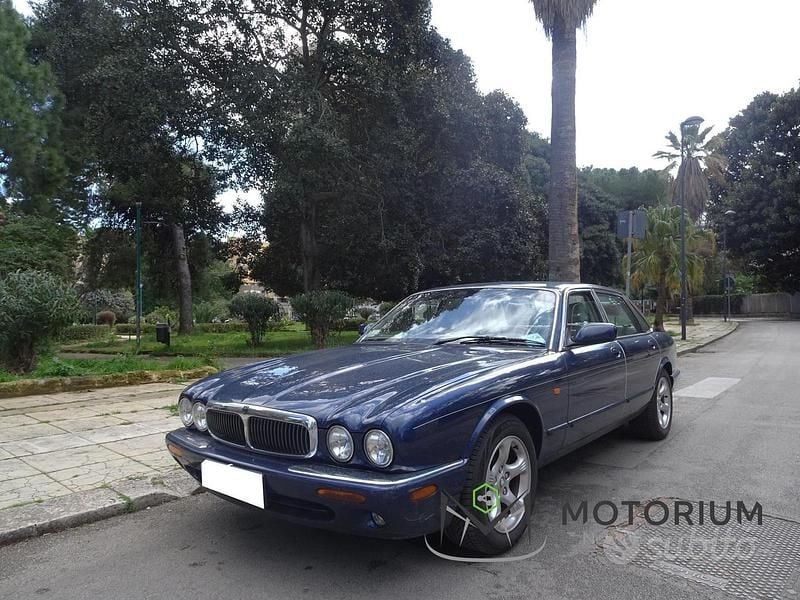 Usata Jaguar XJ 237 CV (174 kW) 1999 Blu Berlina