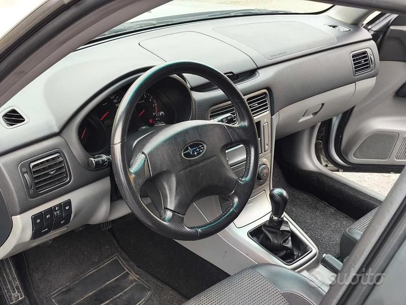Usata Subaru Forester 177 CV (130 kW) 2002 Grigio SUV