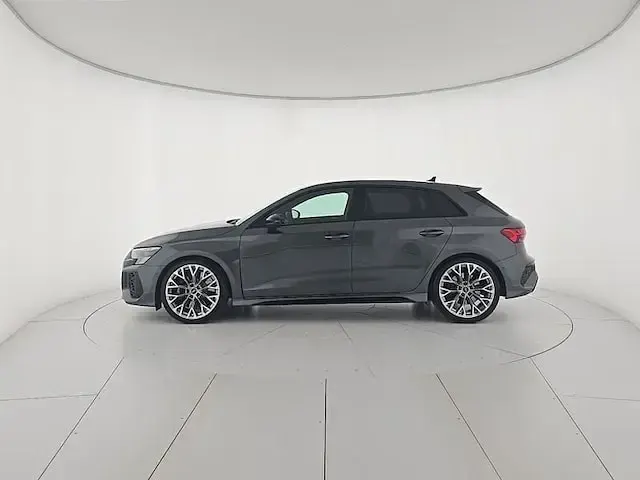 Usata Audi RS3 Sportback Comfort 400 CV (294 kW) 2024 Grigio daytona perla Utilitaria