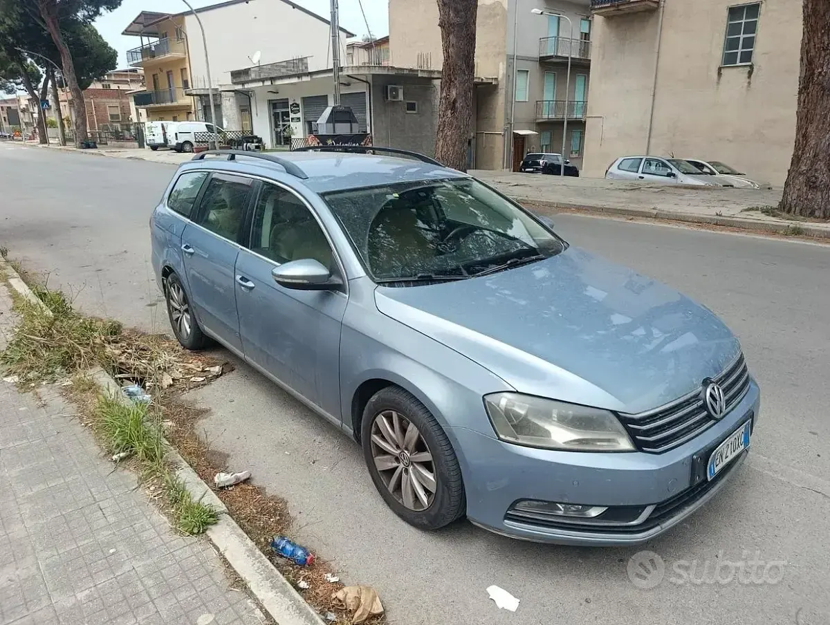 Usata VW Passat 140 CV (102 kW) 2012 Blu Station wagon