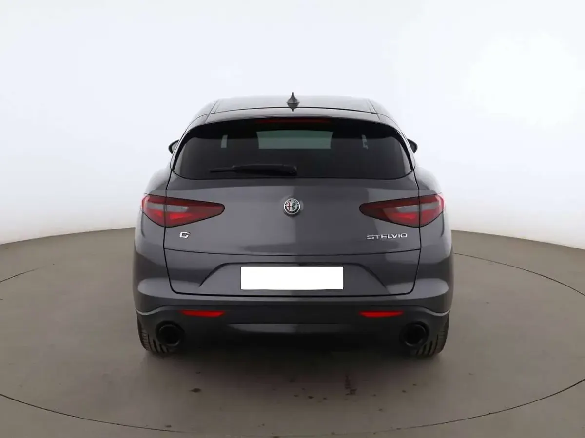 Usata Alfa Romeo Stelvio Sprint 200 CV (147 kW) 2022 Grigio vesuvio SUV