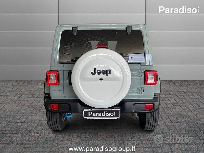 Begagnad Jeep Wrangler Overland 380 HK (279 kW) 2023 Grå SUV