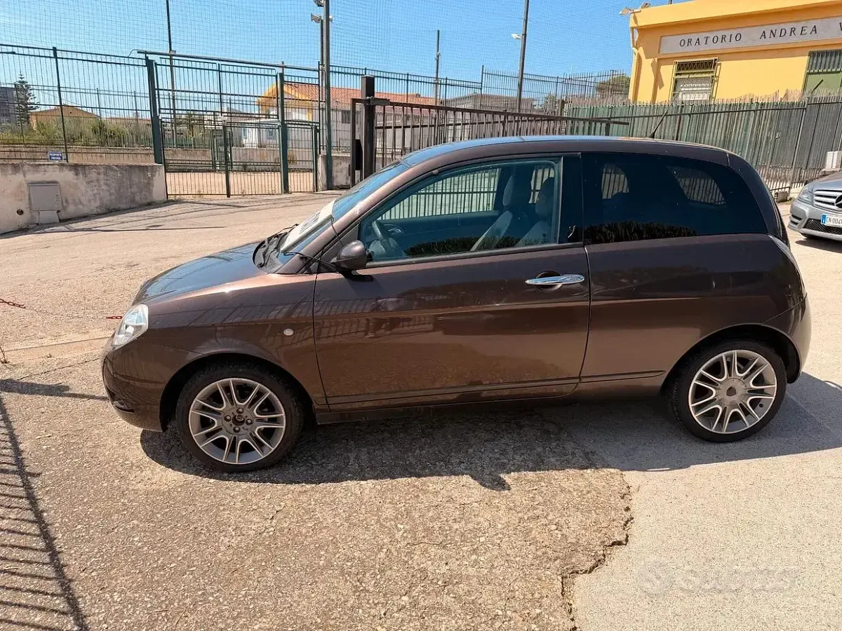 Usata Lancia Ypsilon 75 CV (55 kW) 2009 Marrone Utilitaria