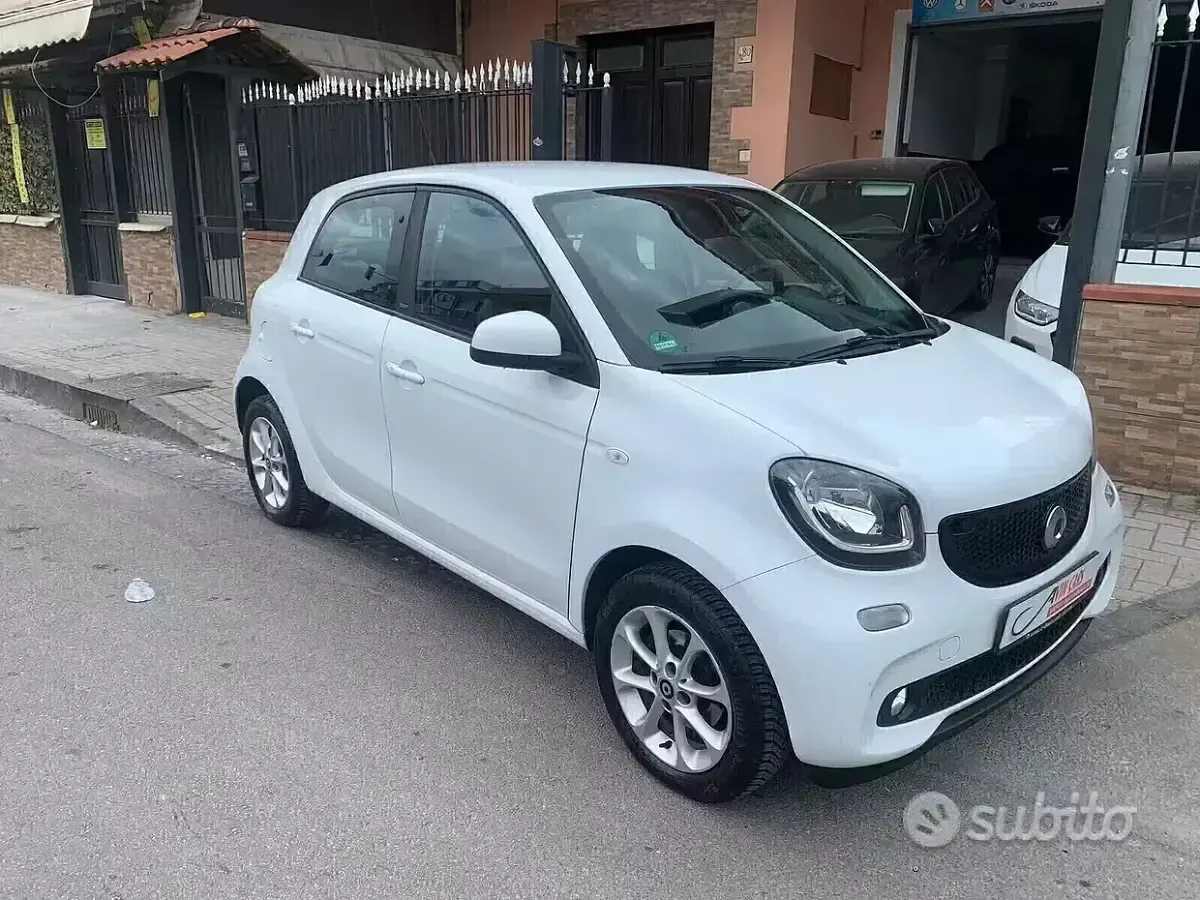 Usata Smart ForFour 71 CV (52 kW) 2016 Bianco Utilitaria