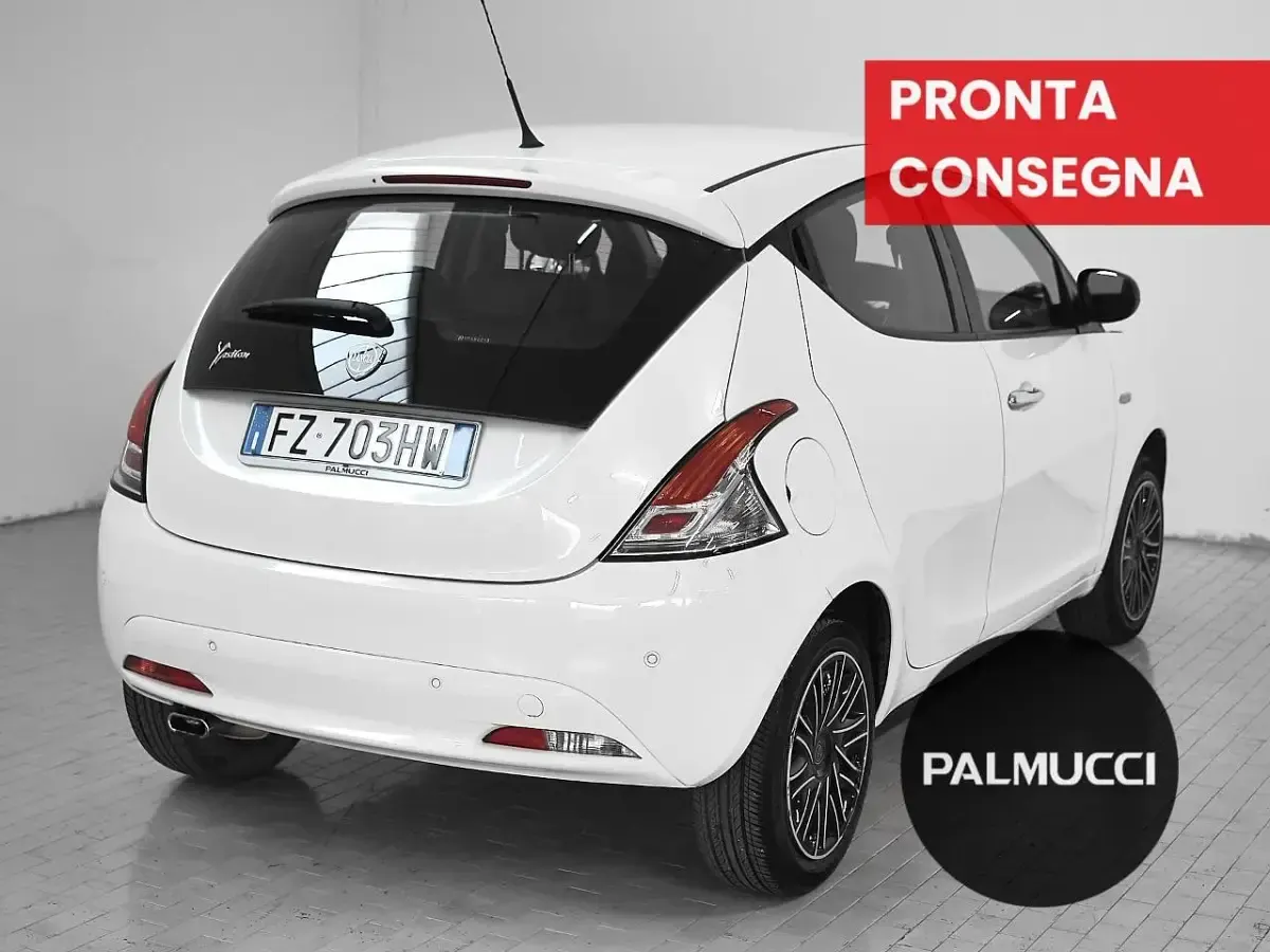 Usata Lancia Ypsilon Gold 69 CV (50 kW) 2019 Bianco Utilitaria