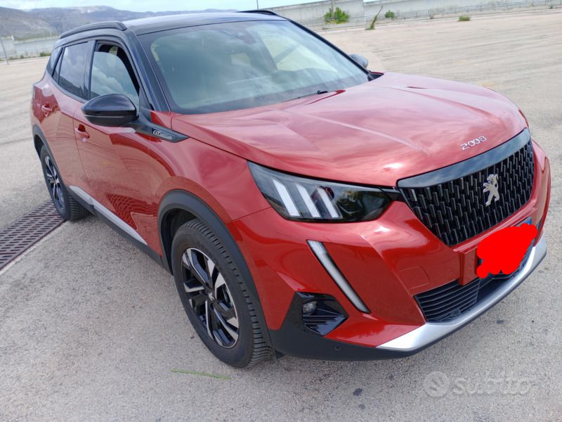 Rosso Usata 2021 Peugeot 2008 SUV | 20.000 € (Molto cara) - Immagine 1/4