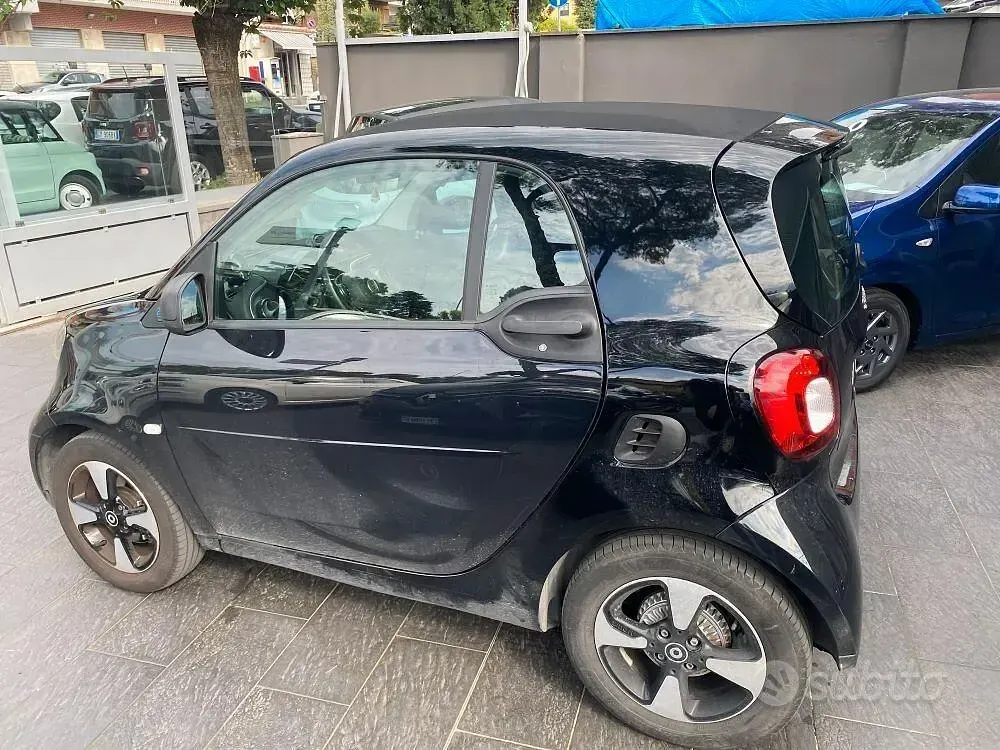Usata Smart ForTwo Electric Drive Pulse 41 kW (56 CV) 2022 Nero Berlina