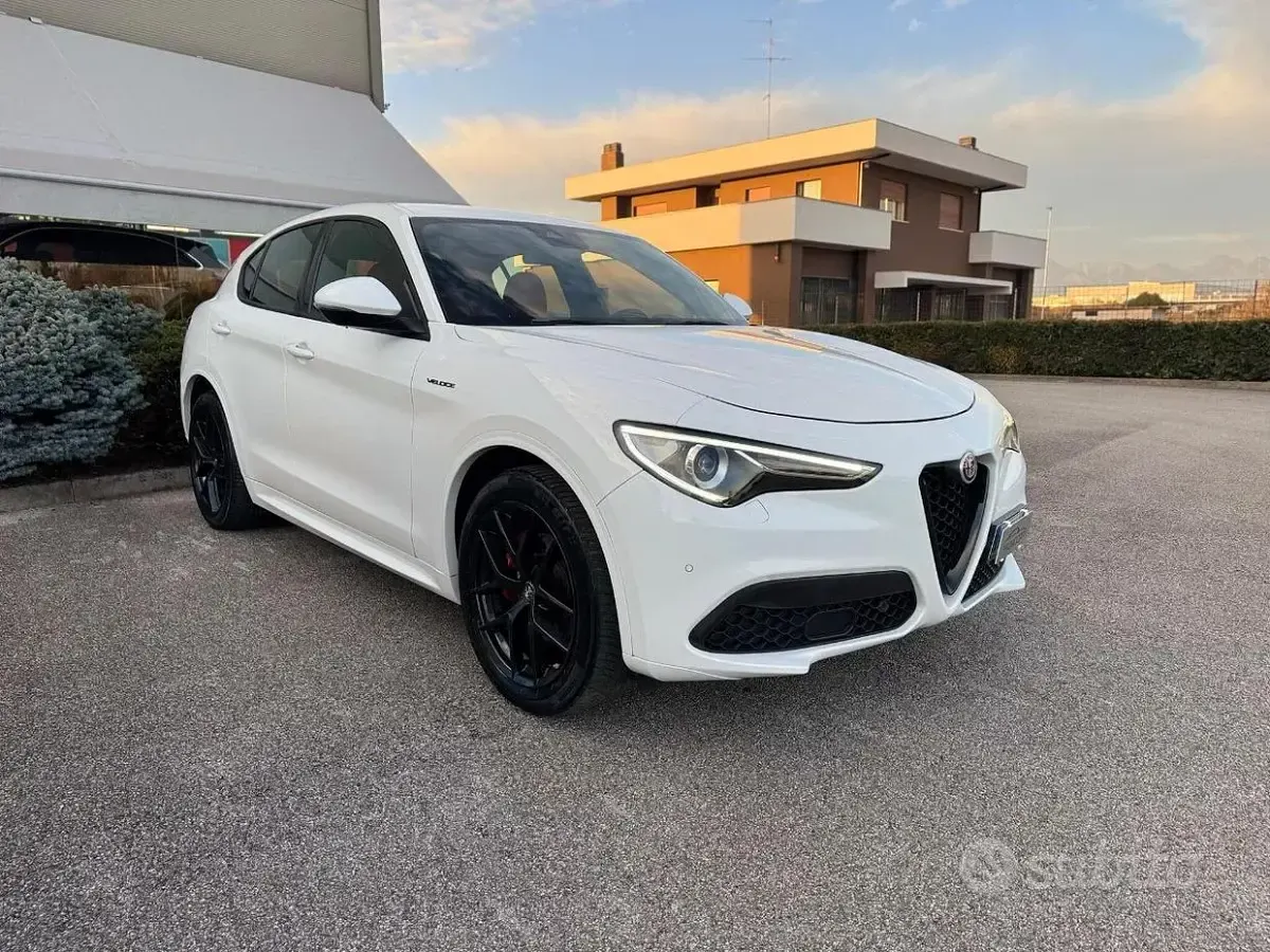Usata Alfa Romeo Stelvio Veloce 209 CV (153 kW) 2021 Bianco SUV
