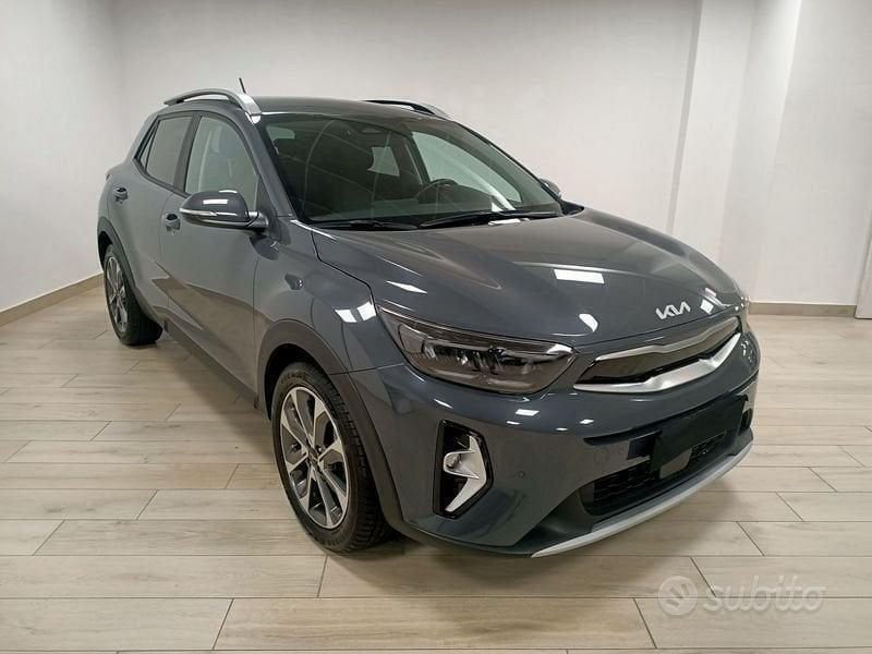 Grigio scuro Usata 2023 Kia Stonic Style SUV | 15.900 € (Buon prezzo) - Immagine 1/4