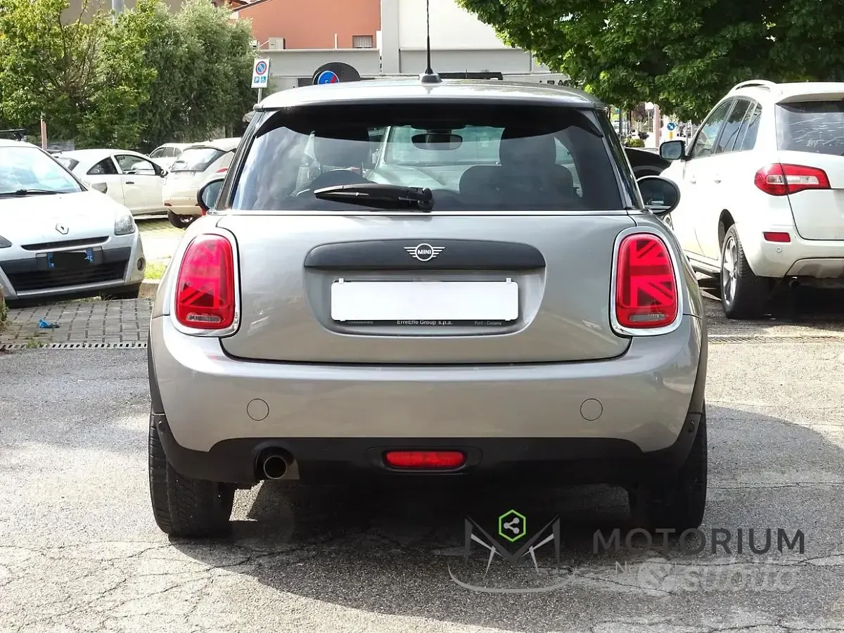 Usata Mini ONE 75 CV (55 kW) 2019 Grigio Utilitaria
