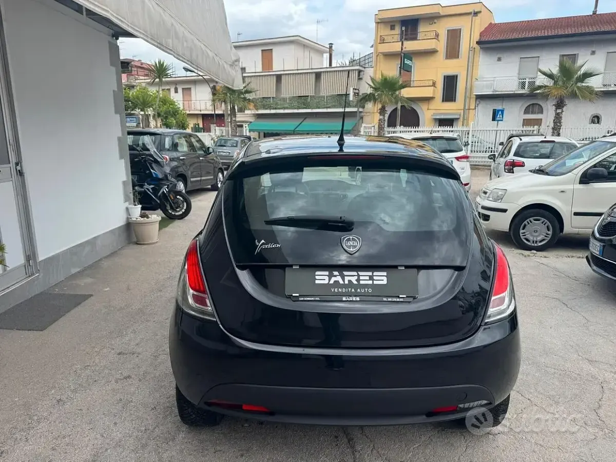 Usata Lancia Ypsilon Silver 69 CV (50 kW) 2013 Nero Utilitaria