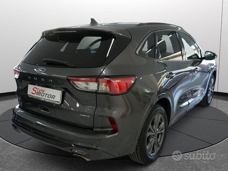 Usata Ford Kuga ST-Line X 190 CV (139 kW) 2023 Grigio scuro SUV