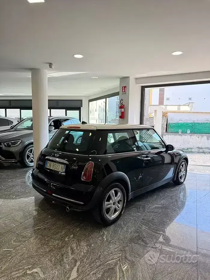 Usata Mini ONE 90 CV (66 kW) 2004 Nero Utilitaria