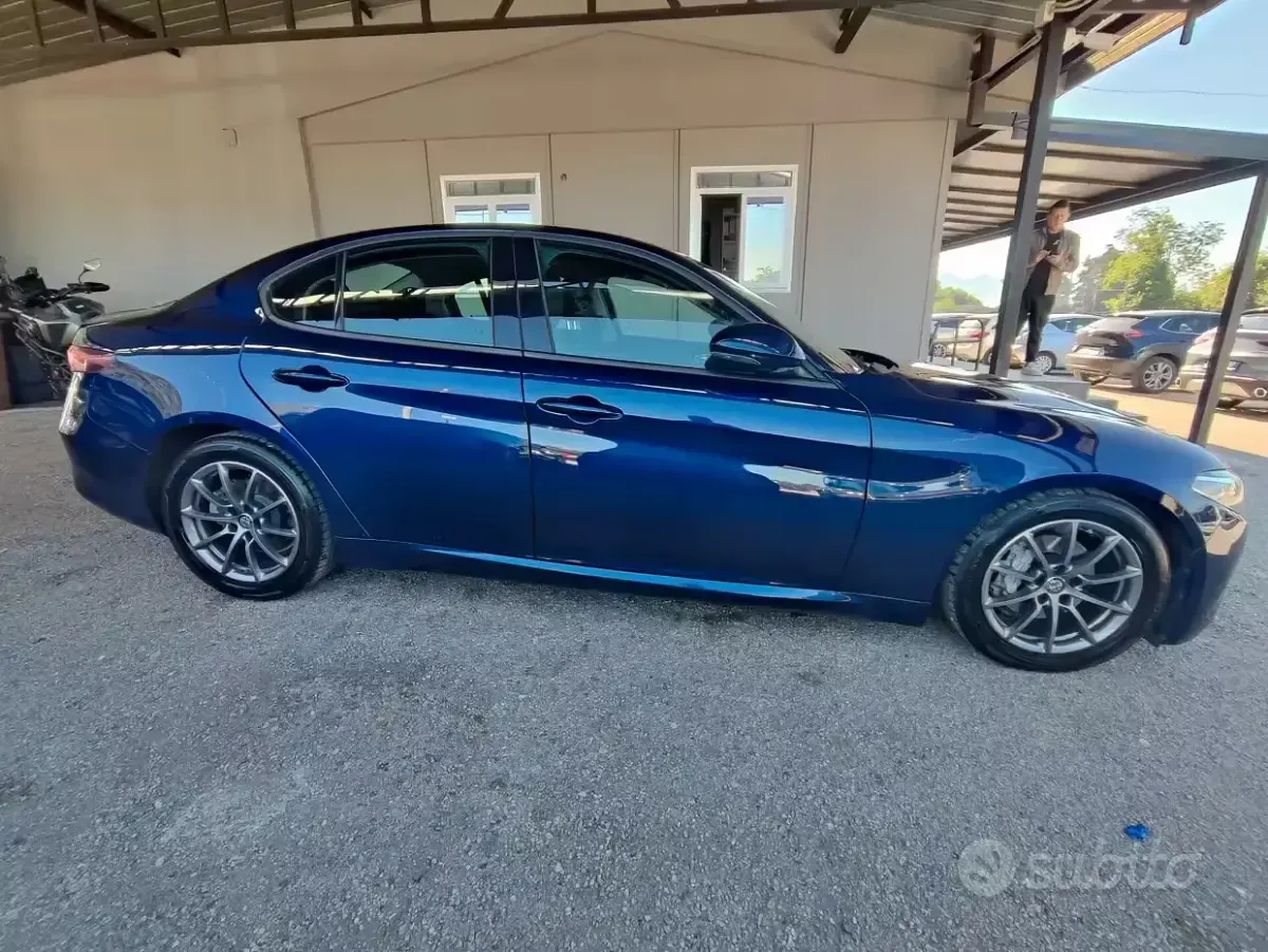 Usata Alfa Romeo Giulia 136 CV (100 kW) 2018 Blu Berlina