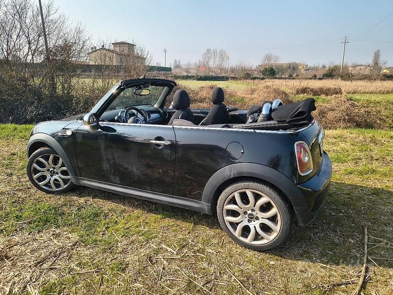 Usata Mini Cooper Cabriolet 122 CV (89 kW) 2010 Nero Cabrio